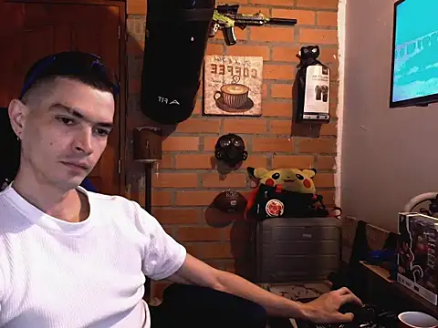 Travis R online show from October 27, 1:46 pm