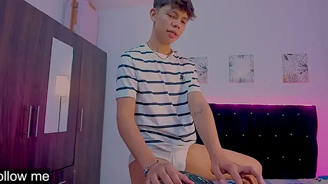 Zacktorres  online show from November 16, 10:45 pm