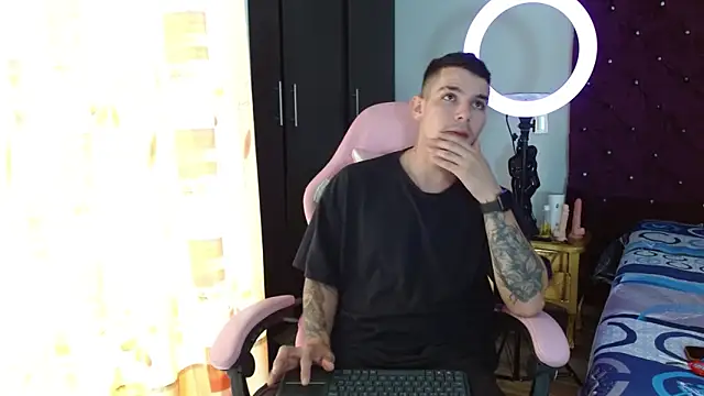 BooyHott  online show from November 4, 6:42 pm