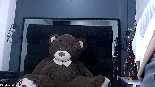 Daniel delux  online show from December 15, 3:47 am