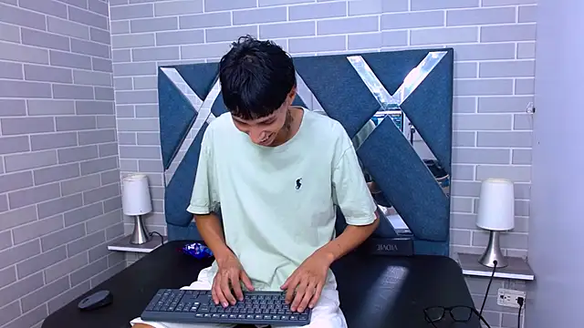 Daniel delux  online show from October 25, 1:24 pm