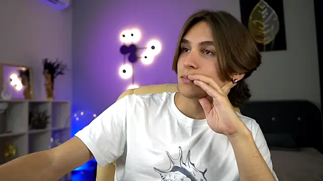 CleoStringer online show from September 22, 5:51 am