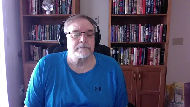 Vinyl22xh online show from April 8, 5:21 pm