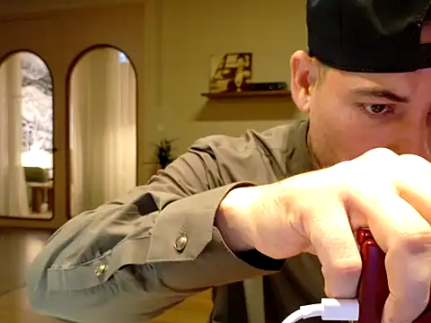 maximus888A online show from October 8, 4:00 pm