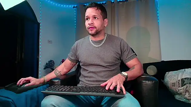 LucasGaeel online show from February 15, 12:24 pm