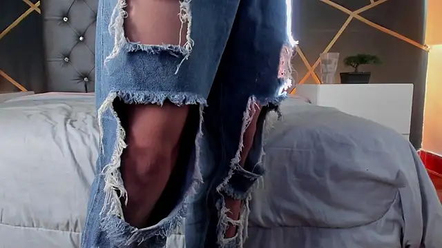 Lian Miller1  online show from December 3, 12:33 pm