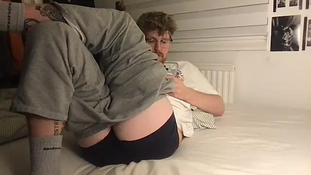 Angus80085 online show from October 28, 8:55 pm