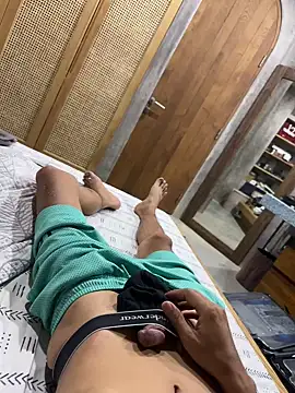 HenryLee1983-cums online show from April 13, 5:35 pm