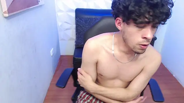 Liil boy online show from November 12, 4:40 am