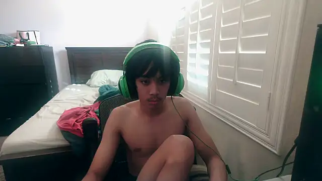 youngasianboy2007 online show from October 31, 9:07 pm