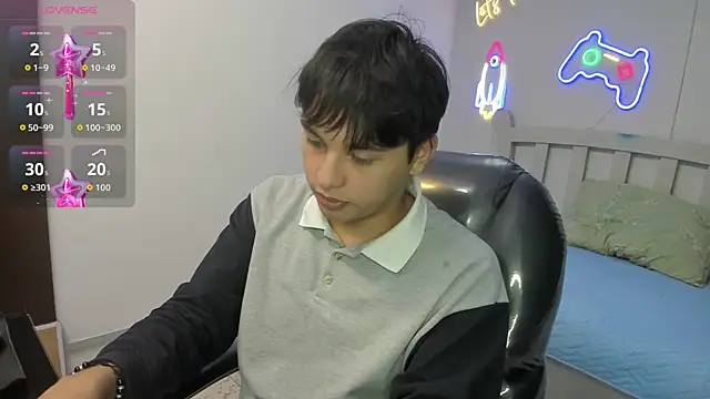 StiwenTwink online show from December 17, 7:53 pm