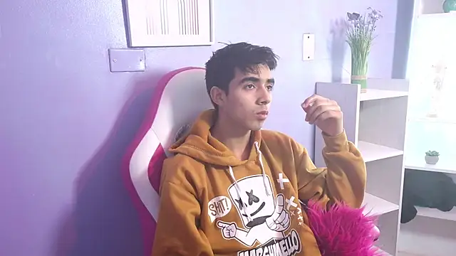 Hottie Guy online show from October 21, 5:38 pm