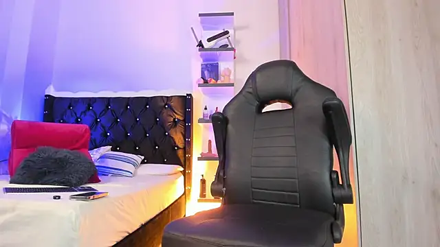  Duriel online show from March 2, 7:43 pm