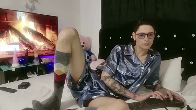 Tyler cat online show from October 18, 12:43 pm