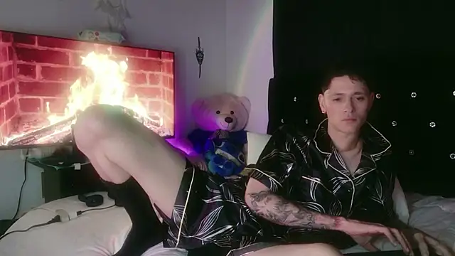 Tyler cat online show from November 2, 1:10 am