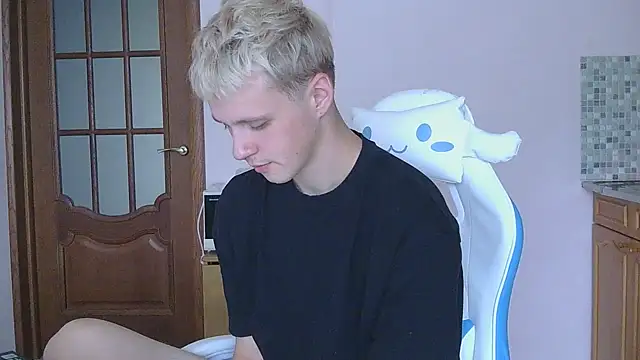 Snapshot of _Timmy_Boy_ chatting on October 24, 6:59 am Timmy Boy online show from October 24, 6:59 am