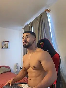 Ezzio Scolaro online show from January 17, 8:11 pm