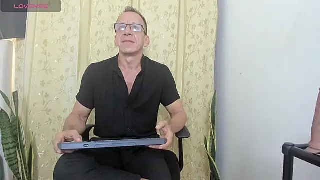  axelking  online show from July 2, 11:38 am