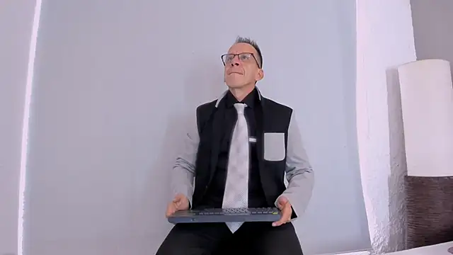  axelking  online show from October 30, 11:55 am