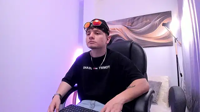 Leoo Miller online show from November 19, 4:12 am