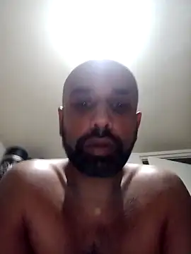 T1T012 online show from February 4, 6:03 pm