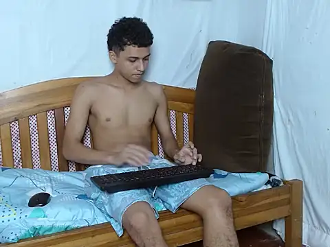 deivy skinny01 online show from December 5, 9:00 pm