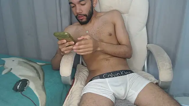 andresnoir  online show from October 19, 3:04 pm