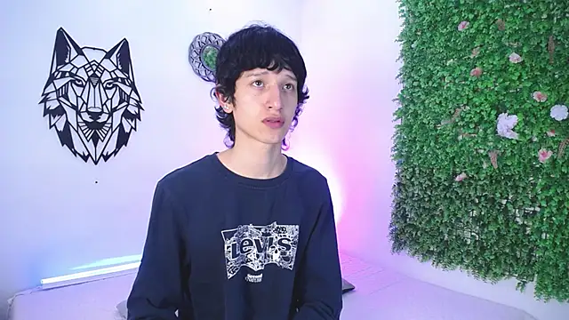 Emo Boy  online show from November 30, 12:29 pm