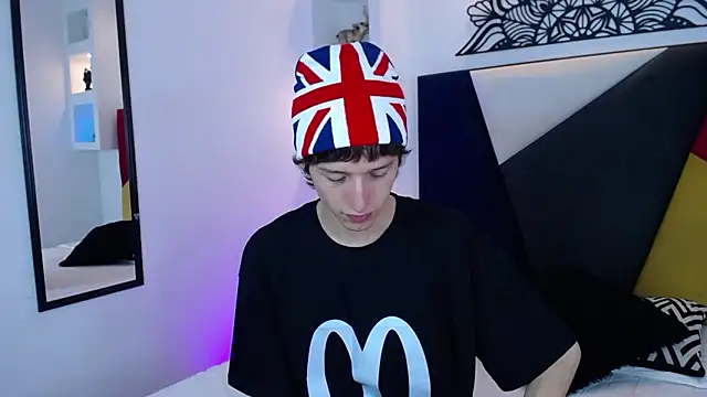 Emo Boy  online show from February 5, 8:27 pm