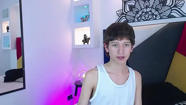 Emo Boy  online show from February 3, 3:26 am