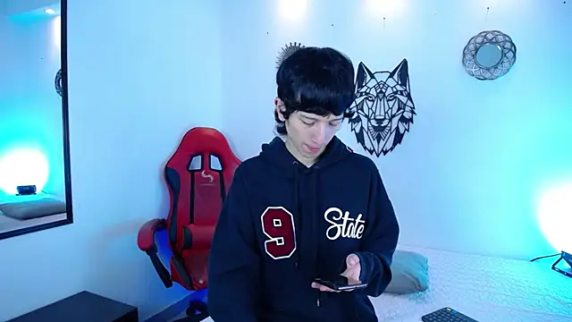 Emo Boy  online show from December 19, 12:46 pm