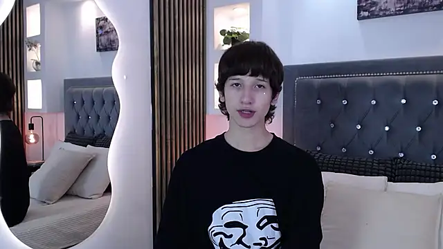 Emo Boy  online show from April 14, 8:30 pm