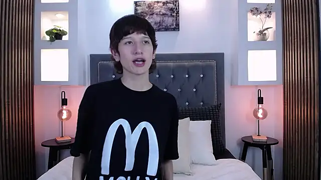 Emo Boy  online show from March 4, 8:27 pm