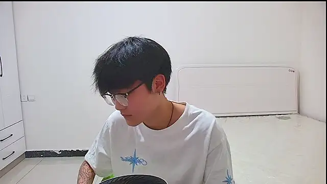 KK-cuteboy online show from May 20, 12:23 pm
