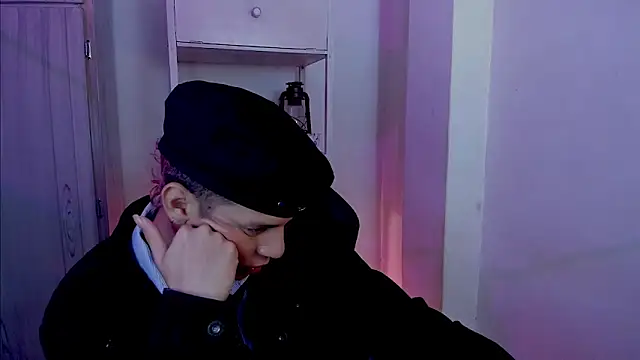 tylernova online show from November 26, 4:15 am