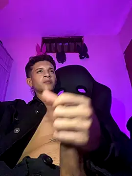 tylernova online show from October 16, 4:42 am