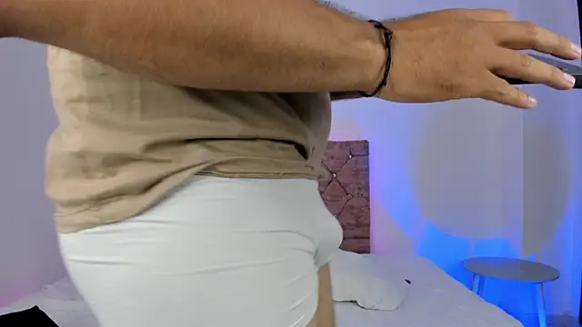 Snapshot of LoganRyder chatting on October 20, 12:20 pm LoganRyder online show from October 20, 12:20 pm