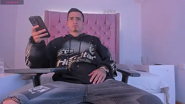 Snapshot of Ethan_Boy_ chatting on October 20, 8:46 pm Ethan Boy online show from October 20, 8:46 pm