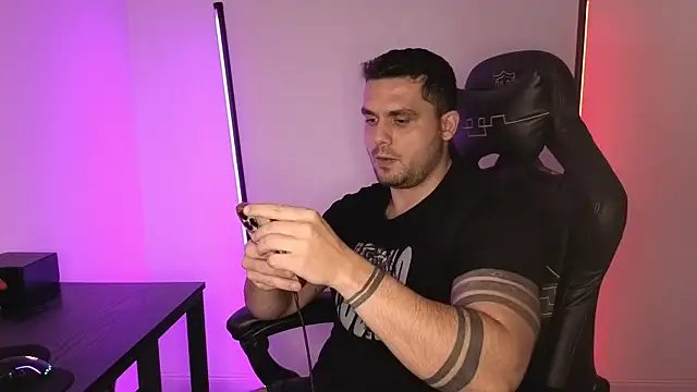 Danielbateson online show from January 10, 2:32 pm