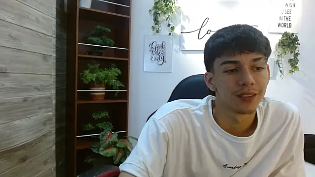 AmethystShadow17 online show from April 22, 3:46 am