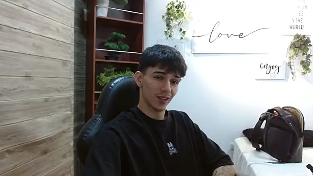 AmethystShadow17 online show from April 23, 4:17 am