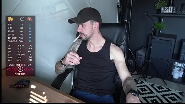 monsieurguitsxxx online show from February 26, 1:34 pm