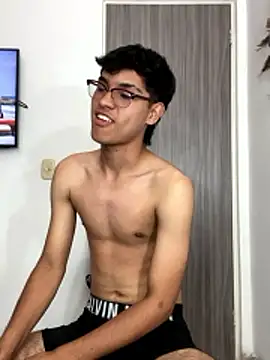 Muchachito18 online show from January 9, 4:07 am