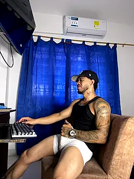 Kylian Alessandro online show from November 5, 1:57 pm