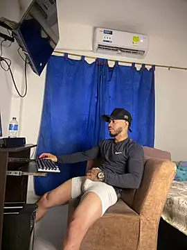 Kylian Alessandro online show from February 25, 12:17 pm