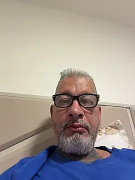 roygomez online show from October 28, 8:00 pm