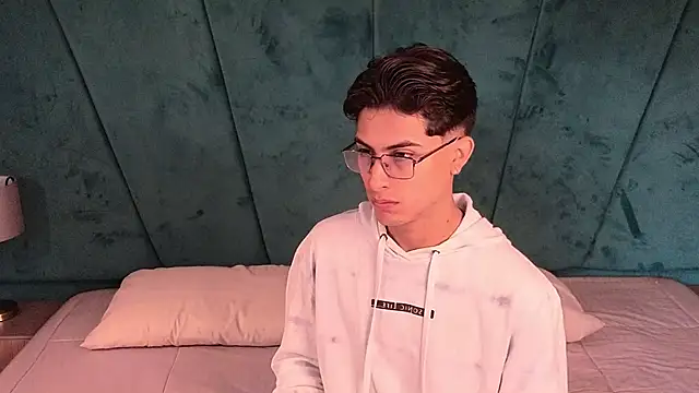 Aaron Eze online show from March 31, 12:29 pm