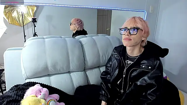 Strawberry Kitty  online show from October 28, 2:08 pm