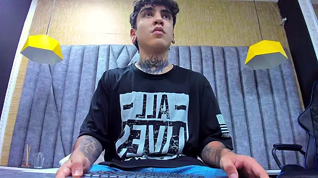 SantiOlsen online show from November 22, 7:35 pm