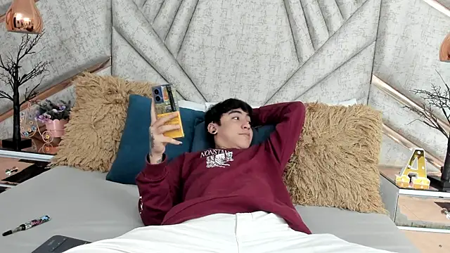 SantiOlsen online show from November 18, 11:58 am